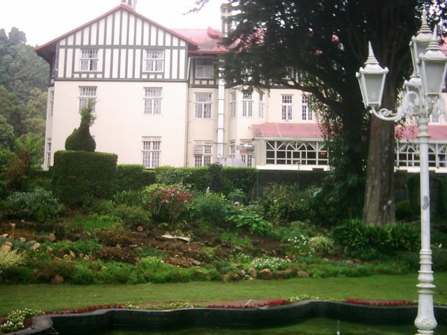 Nuwara Eliya-Grand Hotel by Aravinda