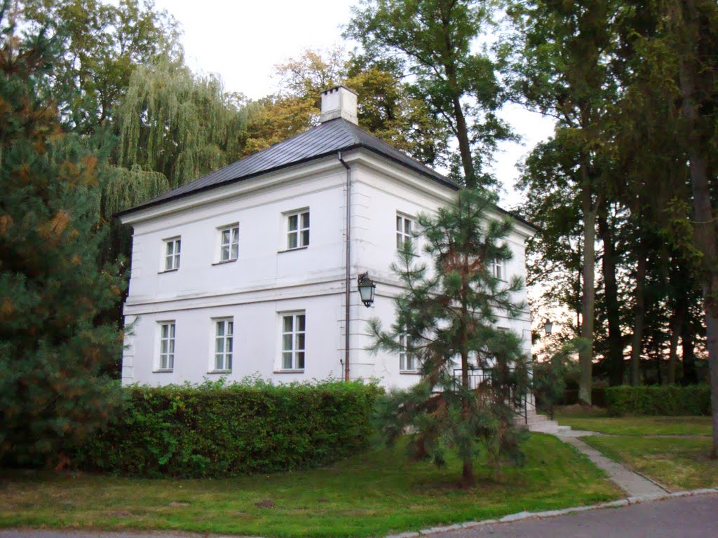 Mała Wieś - outbuilding of the palace built at the end of 18th c. for B. Walicki. Presently guest apartments (private property) by BarbaraAnna