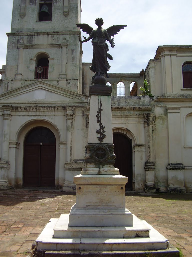 A la memoria de los patriotas fusilados durante las guerras de independencia de 1868-1898. Holguin Cuba by perezmontejo