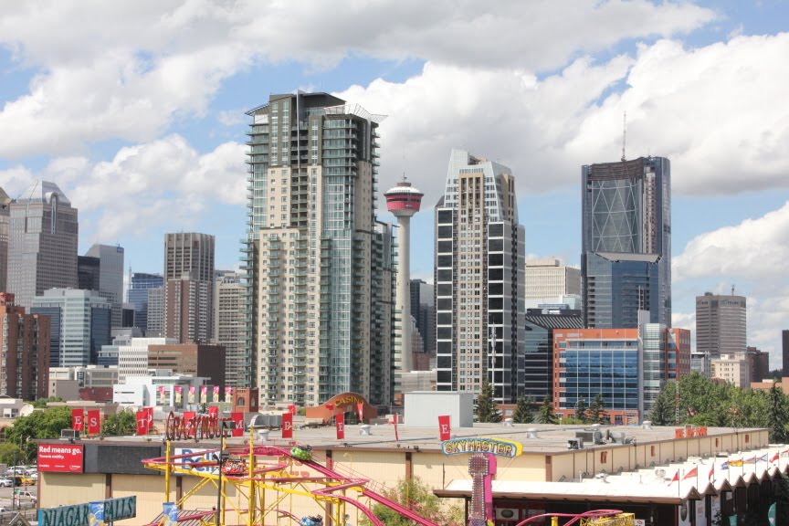 Calgary skyline taken from the Safeway people mover. by bolerame