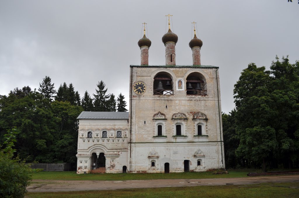 Звонница с церковью св. Иоанна Предтечи by Иван Медведев