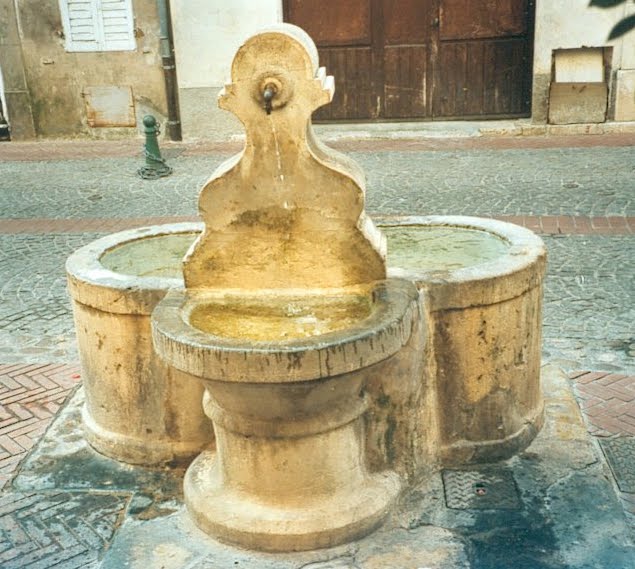 Fontaine de la place de la Rouguière by mtx20099