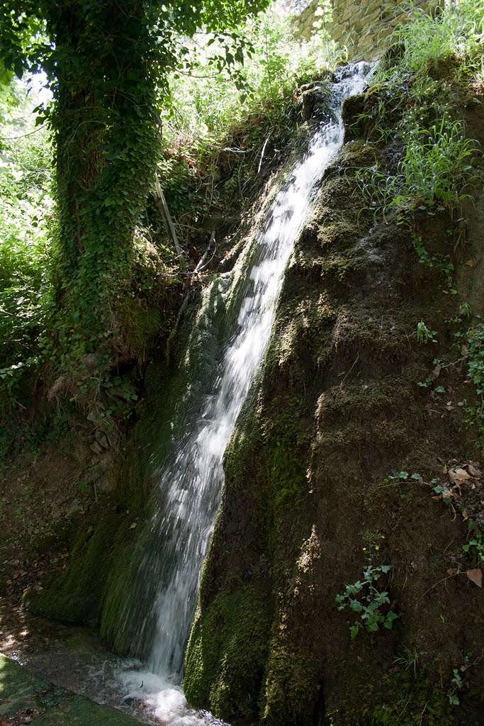 Μικρός καταρράκτης - Tiny waterfall by Vassilis L.