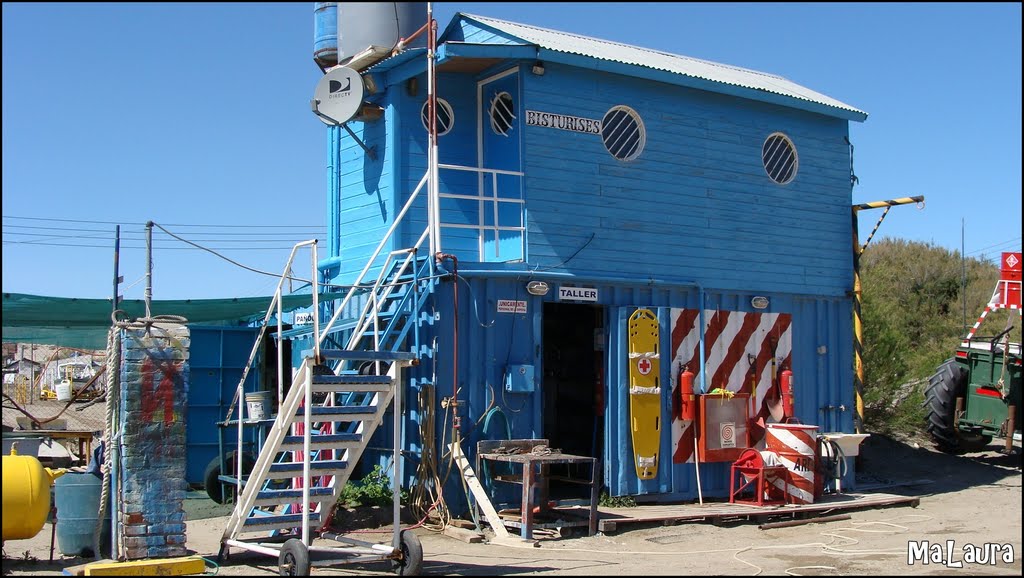 Puerto Pirámides (Chubut): casilla del puerto by Mal@cal  :)