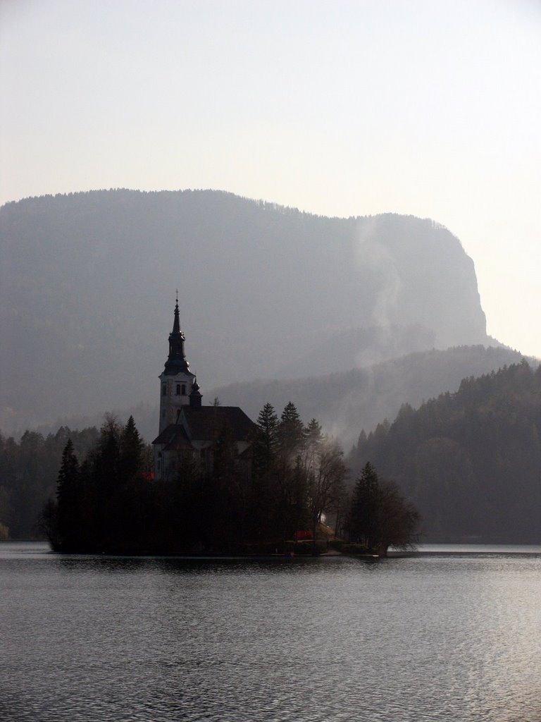 Sziget a bledi-tóban / Island in Bled lake by sudika