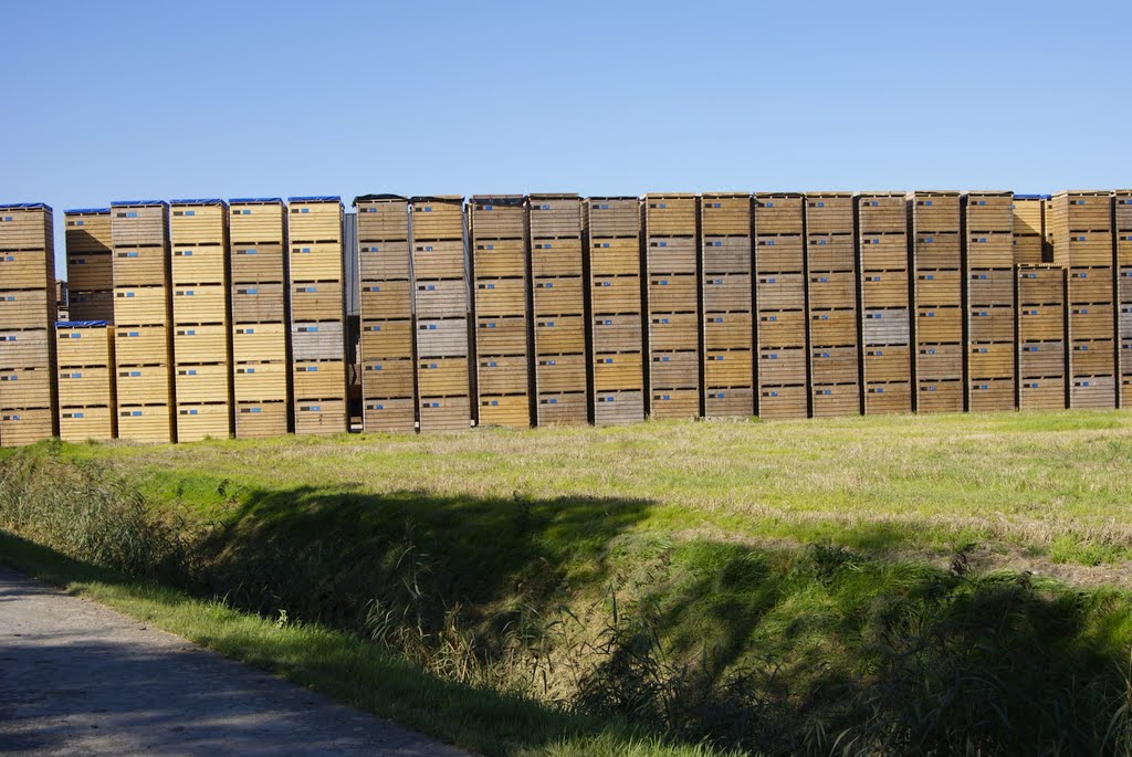 Hefswal, Hefswalsterweg, Muur van kisten voor de Oogst by Jan Lalkens