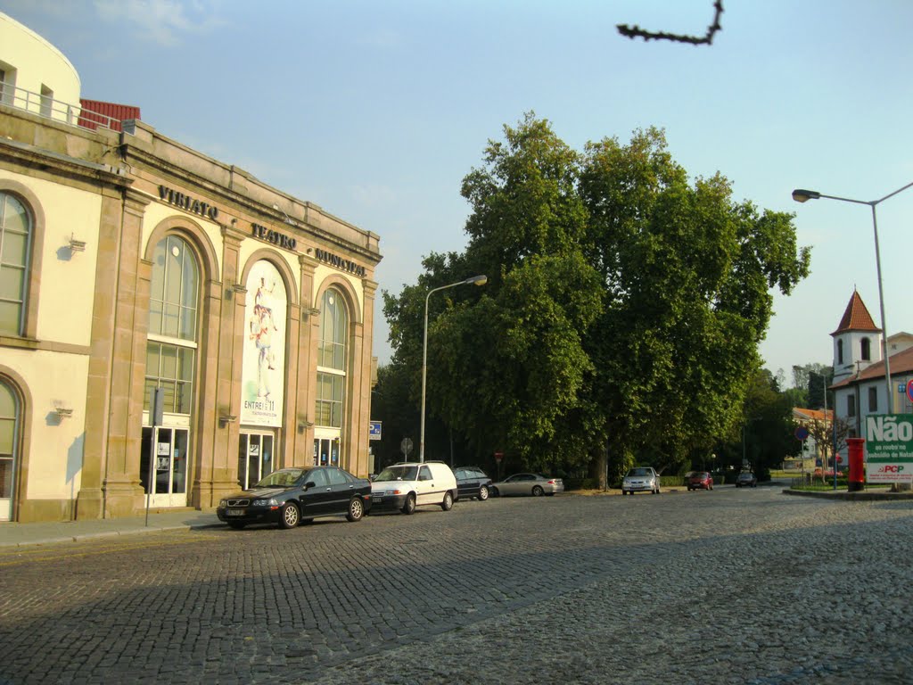 Largo Mouzinho de Albuquerque com Teatro Viriato by A Almeida