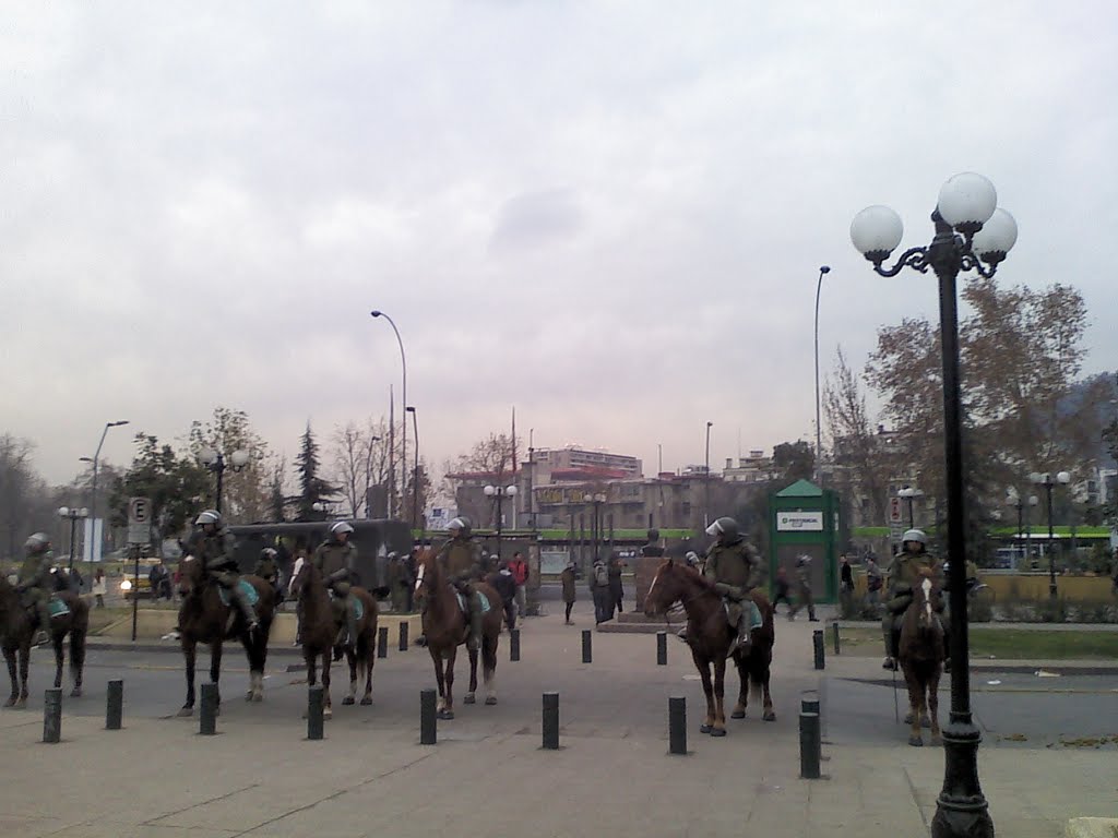 Plaza Italia pre-protesta by Félix Einfalt