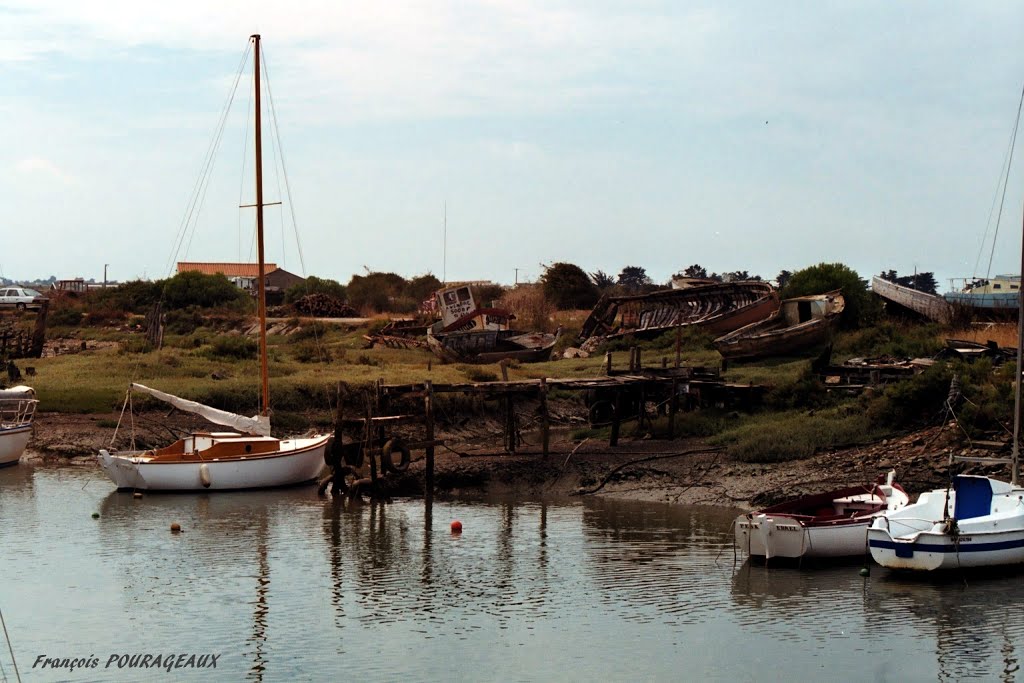 1, Vieux bateaux, Noirmoutier, 2005 by francois pourageaux