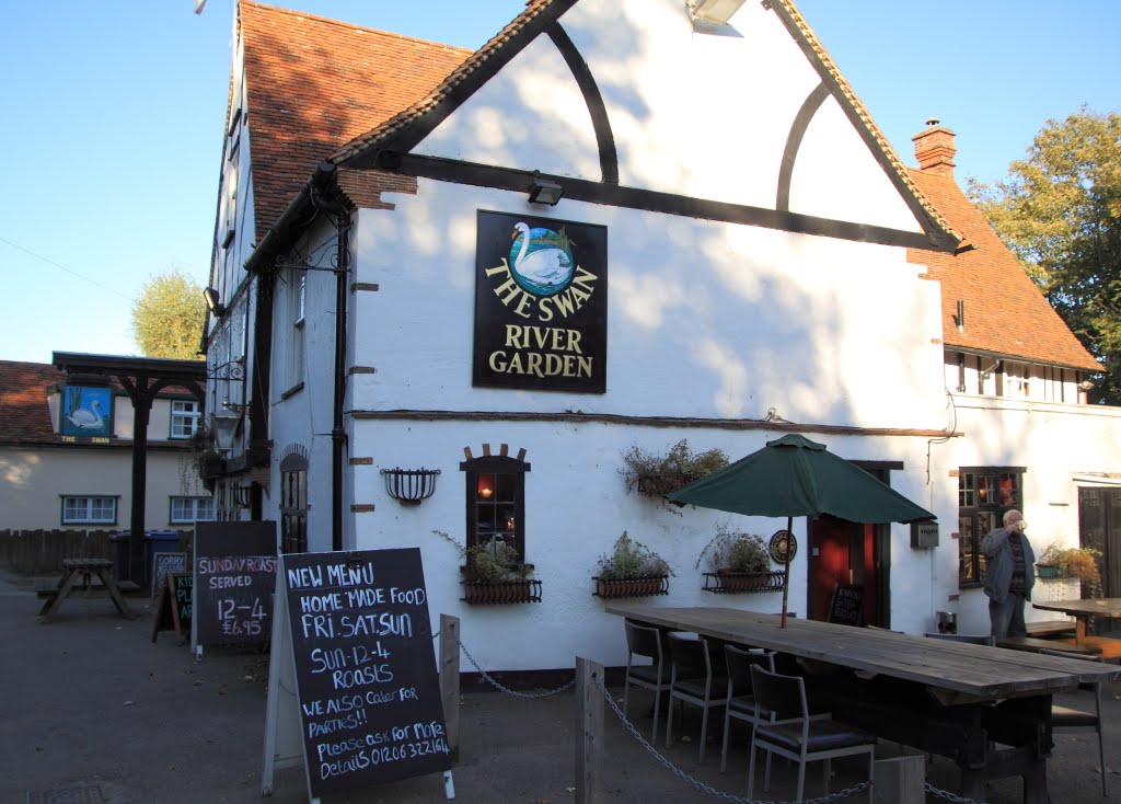 The Swan pub & restaurant, Stratford St Mary, Essex, Oct 2011 by keithb