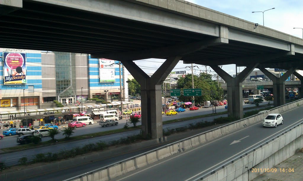 Future Park Rangsit Pathum Thani by Julio de la Cruz