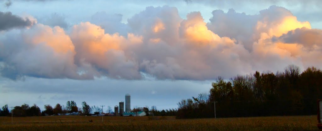 Nuages de feu, chemin Faddentown by Vincent Rowell