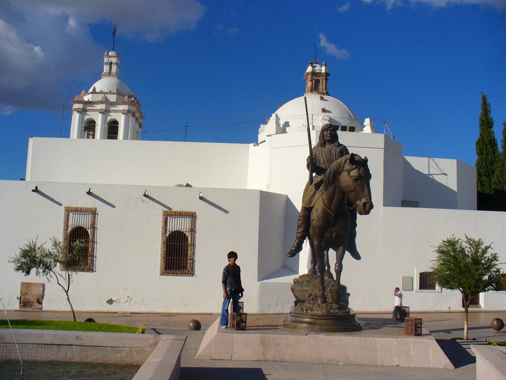 monumento al gran vitorio by angel coronado