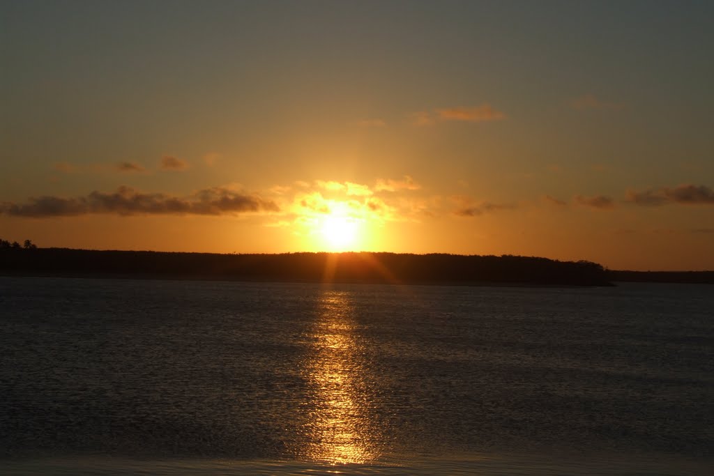 Por do sol no Rio Cricaré - Sequen 11 - Conceição da Barra ES by carlos roberto rocha…