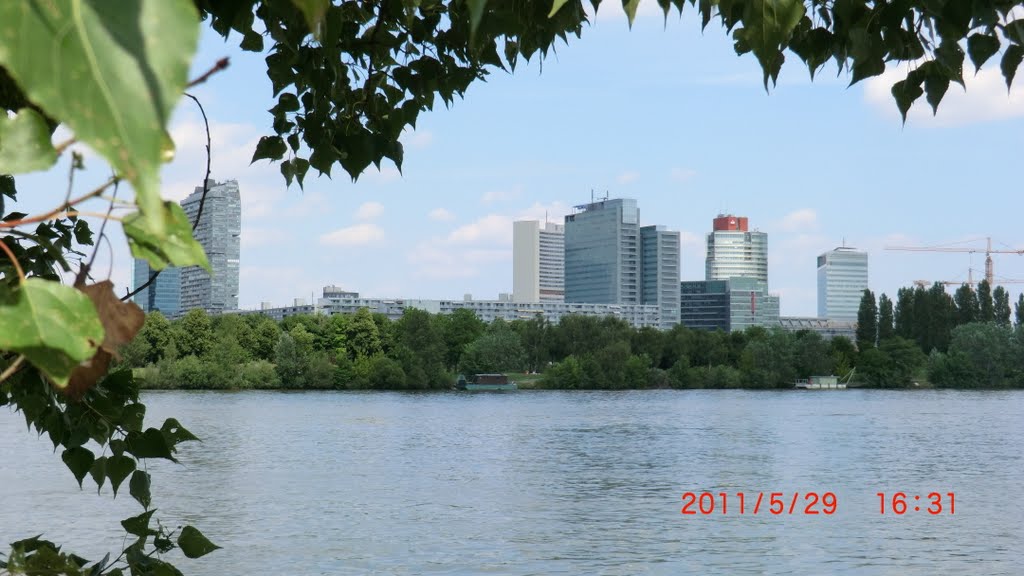 DONAU WIEM MITT VIC BLIC UND U.=VIENNA AUSTRIA 2011 PANORAMA FOTO-WIEN I GPS DATAI by mile33