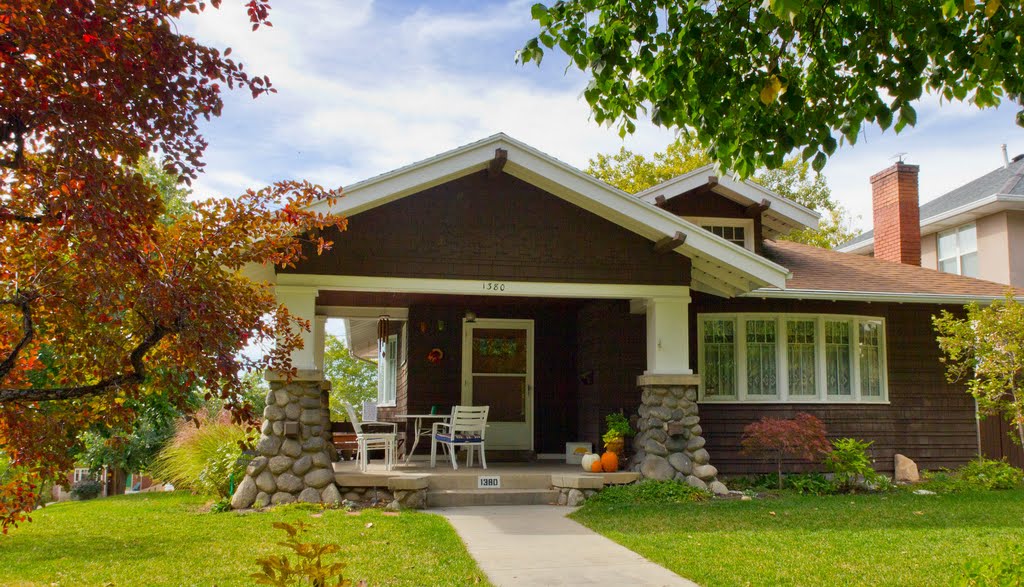 Wood and Rock Bungalow House by TheShot