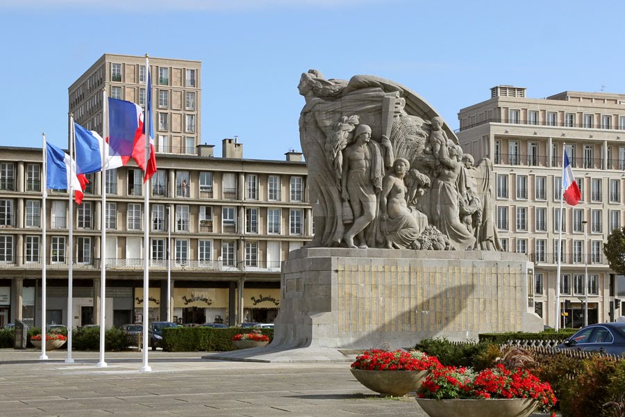 Le Havre, Place General de Gaulle - Monument aux Morts by Banja-Frans Mulder