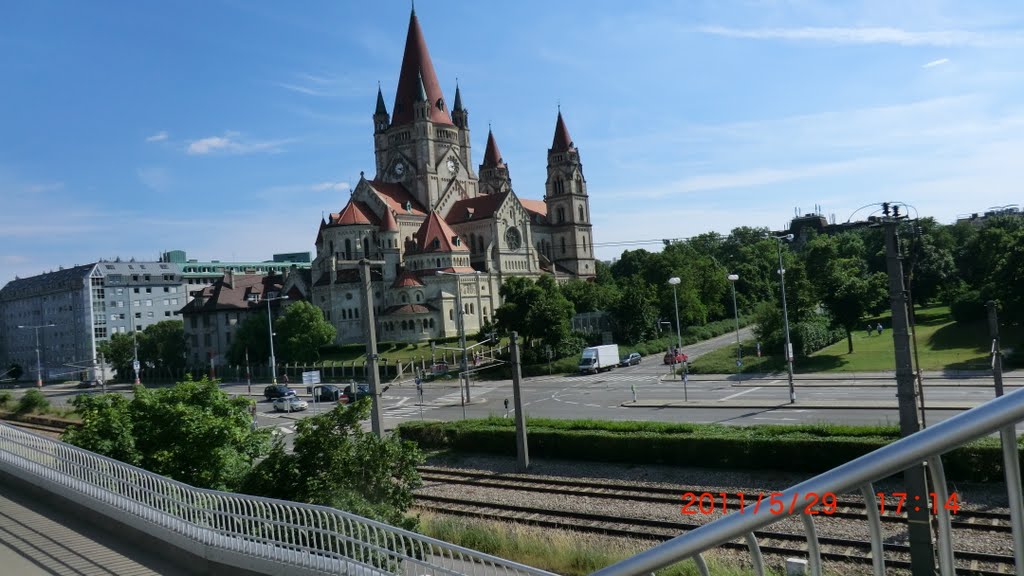 FOTO DONAU WIEN-DONAU WIEM MITT VIC BLIC UND U.=VIENNA AUSTRIA 2011 PANORAMA FOTO-WIEN I GPS DATAI by mile33