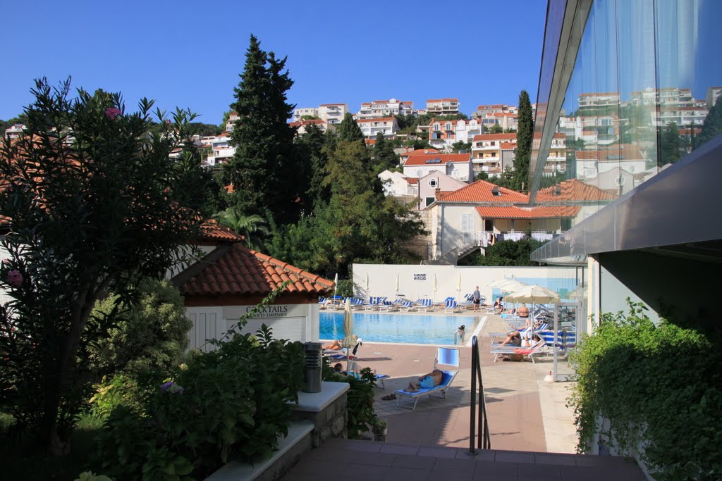 Hotel Park, Pool area by JohnHW