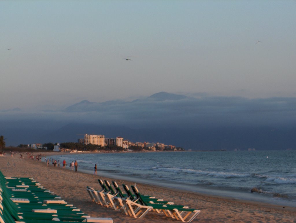 Los montanas de la Bahia de Banderas by Alex George