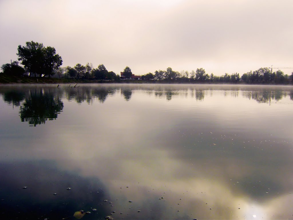 Maglovito jutro na jezeru / Foggy morning on lake by Marcel Mlinarić - CROATIA