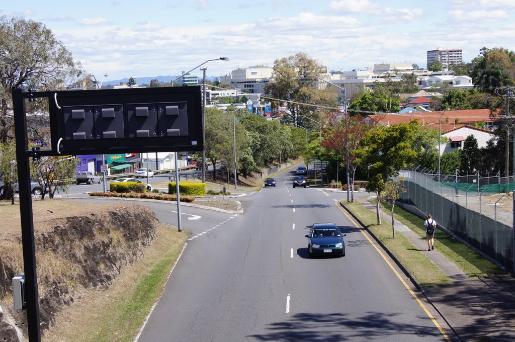 Moggill Road at Taringa looking South by robsonap