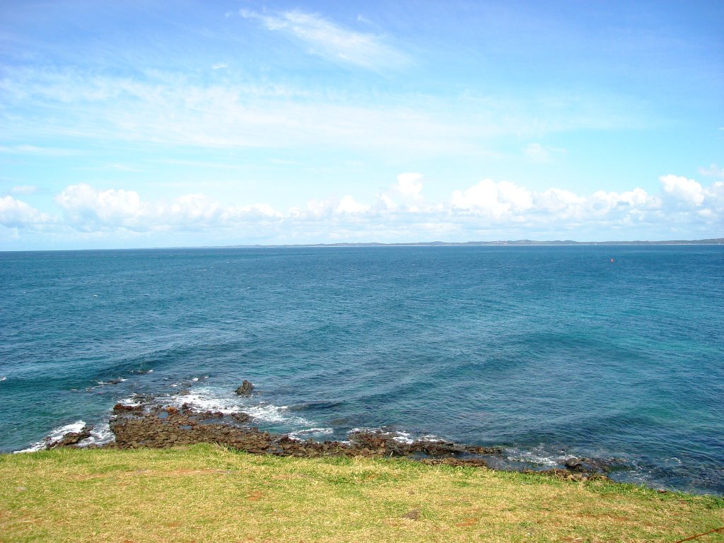 VISTA DO FORTE DA BARRA PARA A ILHA DE ITAPARICA EM SALVADOR / BAHIA (BY OLD) by Djalma Rocha