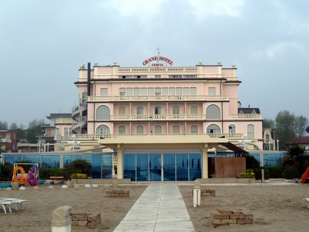 CERVIA - Grand Hotel ( lato spiaggia ) by franco spadoni ostia antica