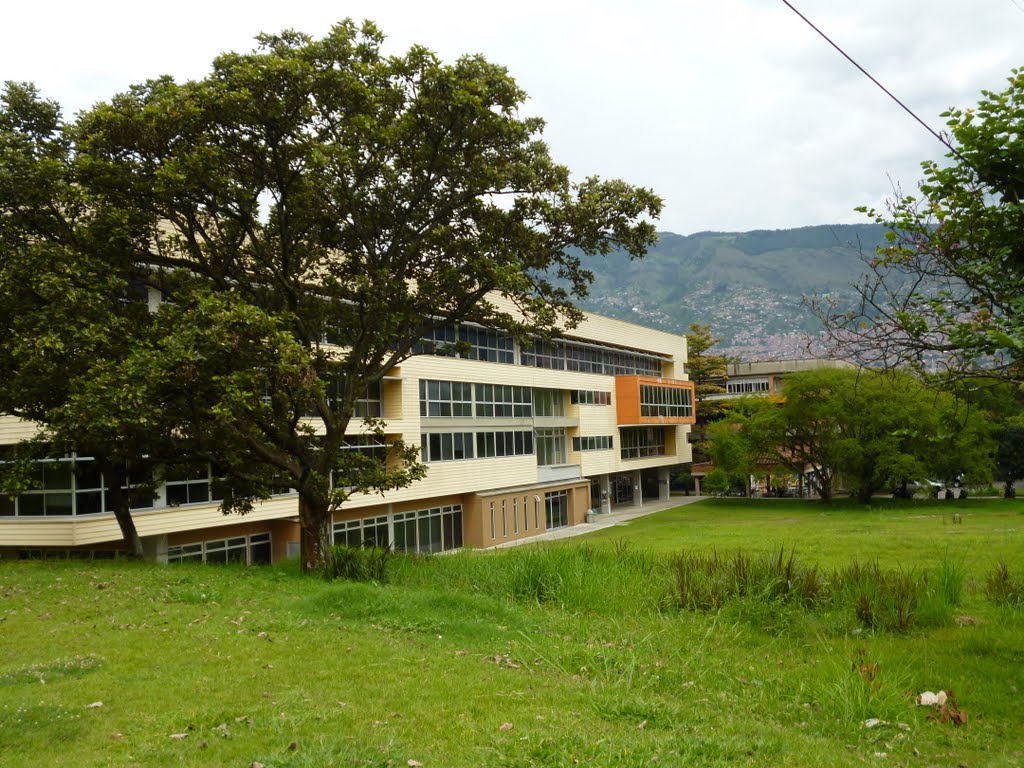 Bloque 43 desde Bienestar Universitario, Universidad Nacional de Colombia by Juan José González V…