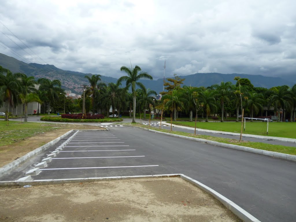 Nueva zona de parqueaderos, Universidad Nacional de Colombia by Juan José González V…