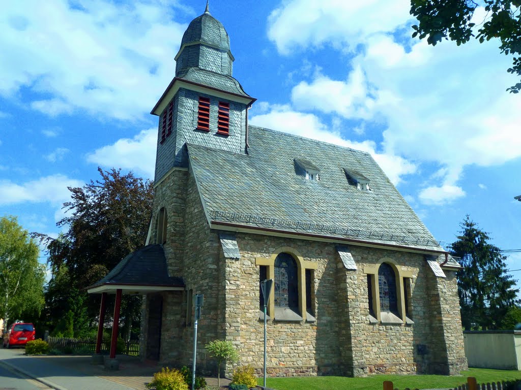 Kirche in Woppenroth, besser bekannt als "Schabbach" aus der Heimat-Trilogie von Edgar Reitz by padrei