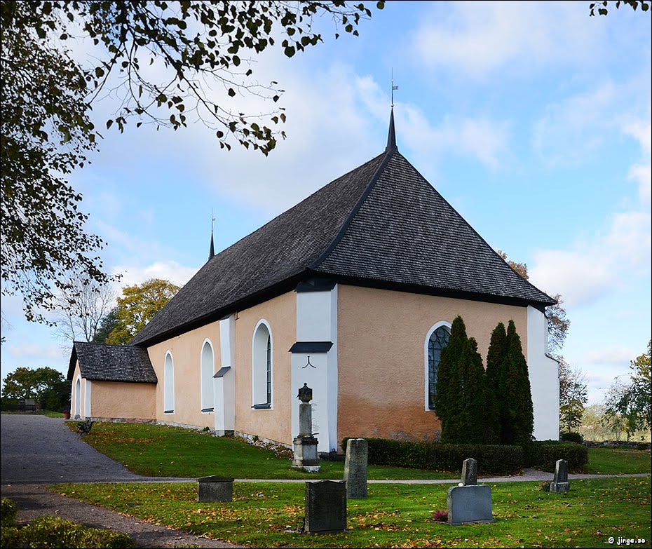 Almunge kyrka by Jan-Inge Flucht