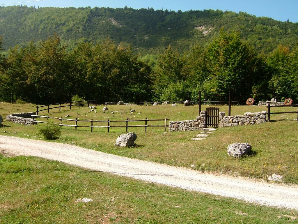 Pasubio - cimitero militare by fester