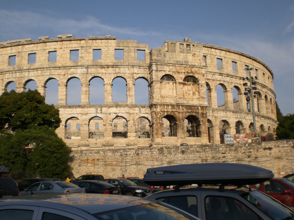 Pula-amphitheatre by Anninger