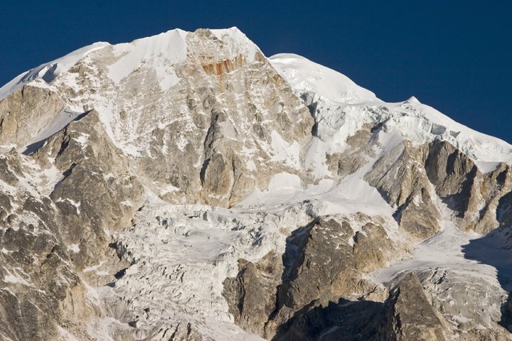 Cheo Himal by Dirk Jenrich