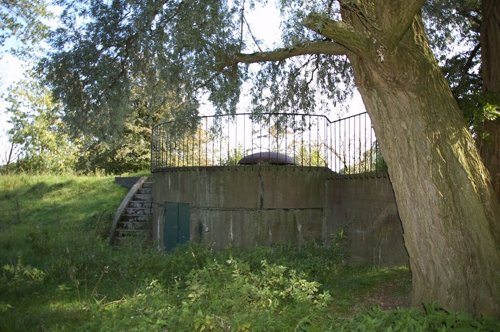 Modified intact building for retractable 6 cm gun turret (right) by Dick Wools