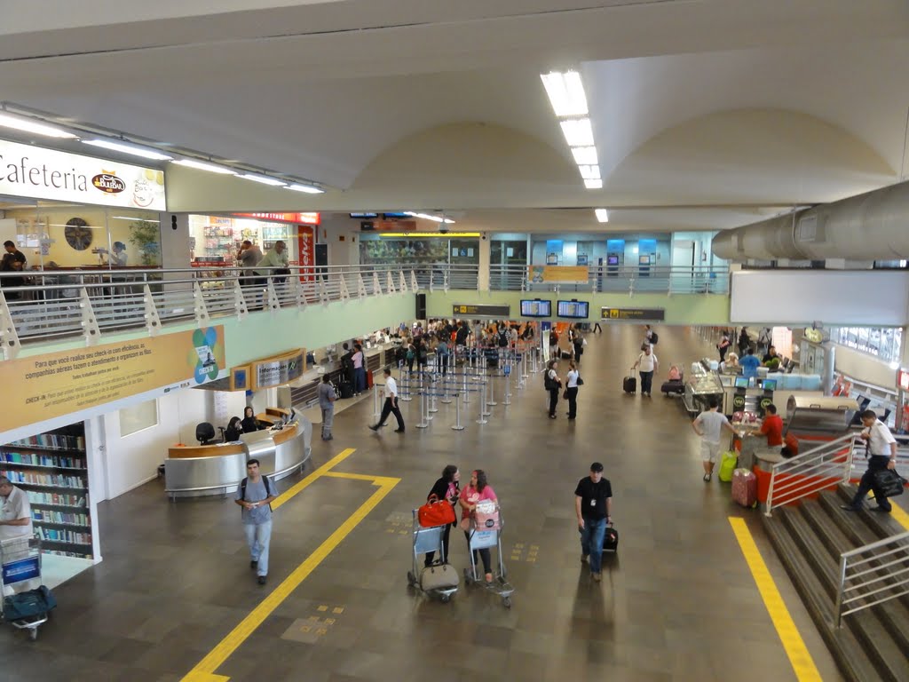 Aeroporto de Florianópolis - outubro de 2011. by Carlos Roberto Capis…