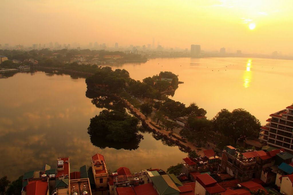 West Lake, Hanoi, Oct. 2011 by 20021126