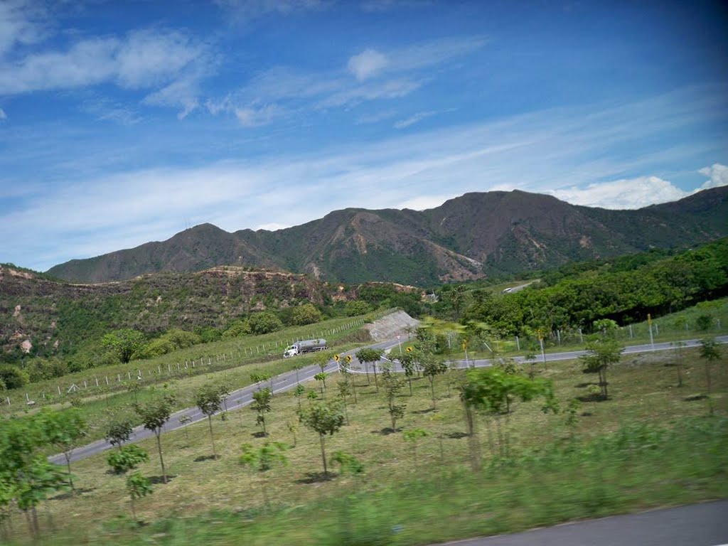 Gualanday interseccion doble calzada via bogota by Alexander Trujillo