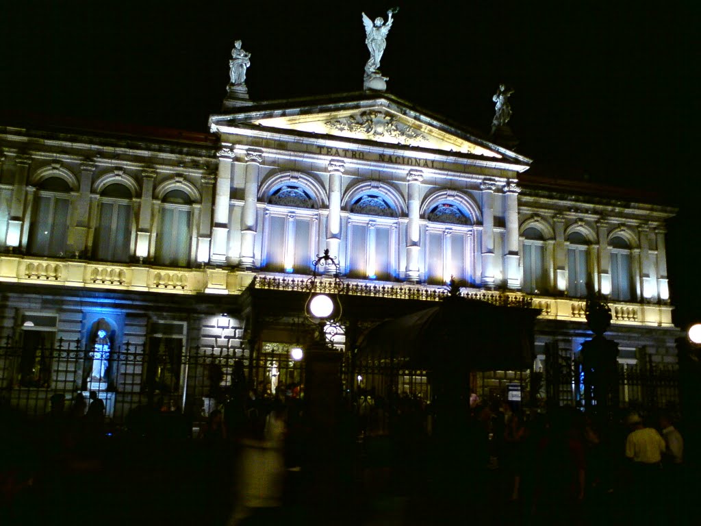 Teatro Nacional @ night. 10-6-11 by Gabriel Medina