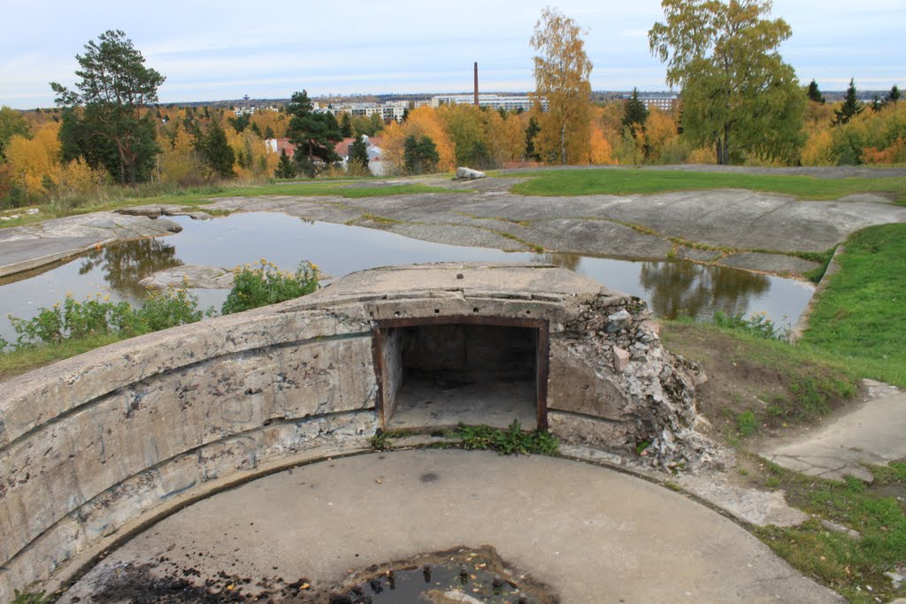 1939–44 raskas ilmatorjuntapatteri Taivas by Jorma Hokkanen