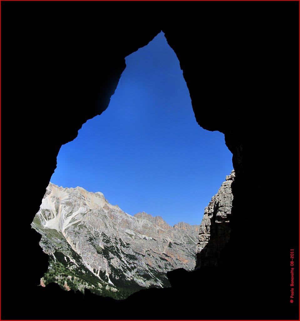 La grande Grotta Dall'interno verso Mte Castello by ©pintiliana50