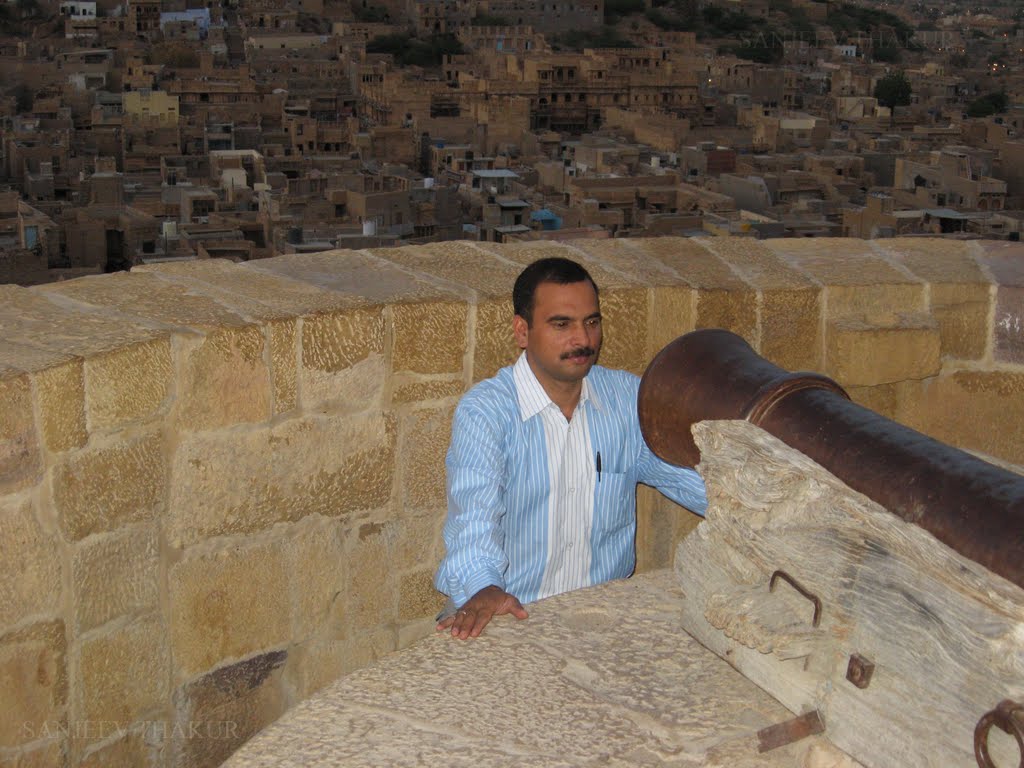 A tourist facing canon atop Jaiselmer fort by sanju5029-Sanjeev Th…