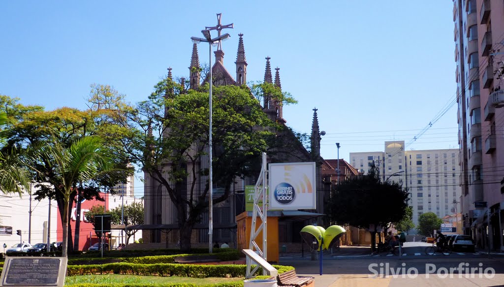 Praça e Igreja de Santa Cruz - Araraquara by Silvio Porfirio