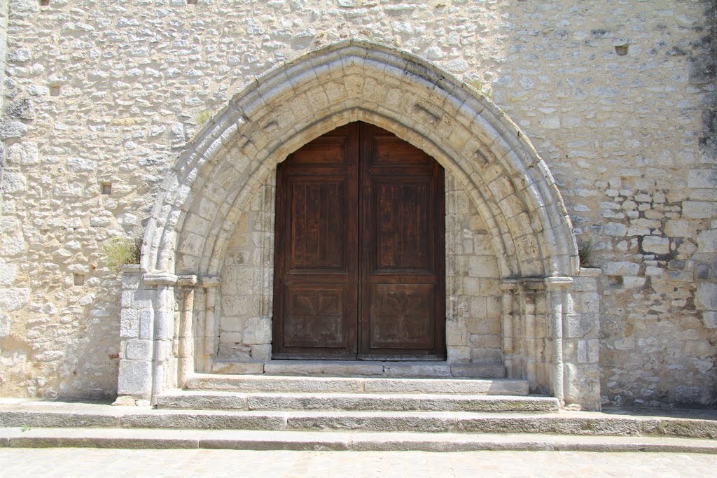 Porte de l'eglise de Notre-Dame (Milly la Foret) by gerard VERITE