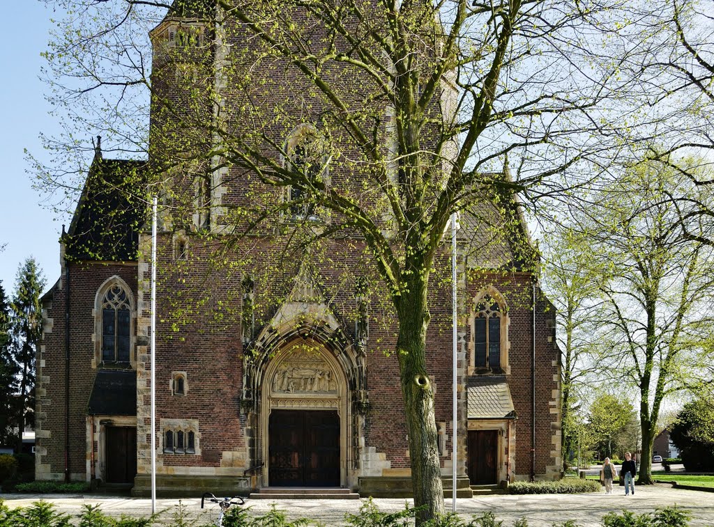 Katholische Kirche St. Ludger in Selm by Christian Löchelt