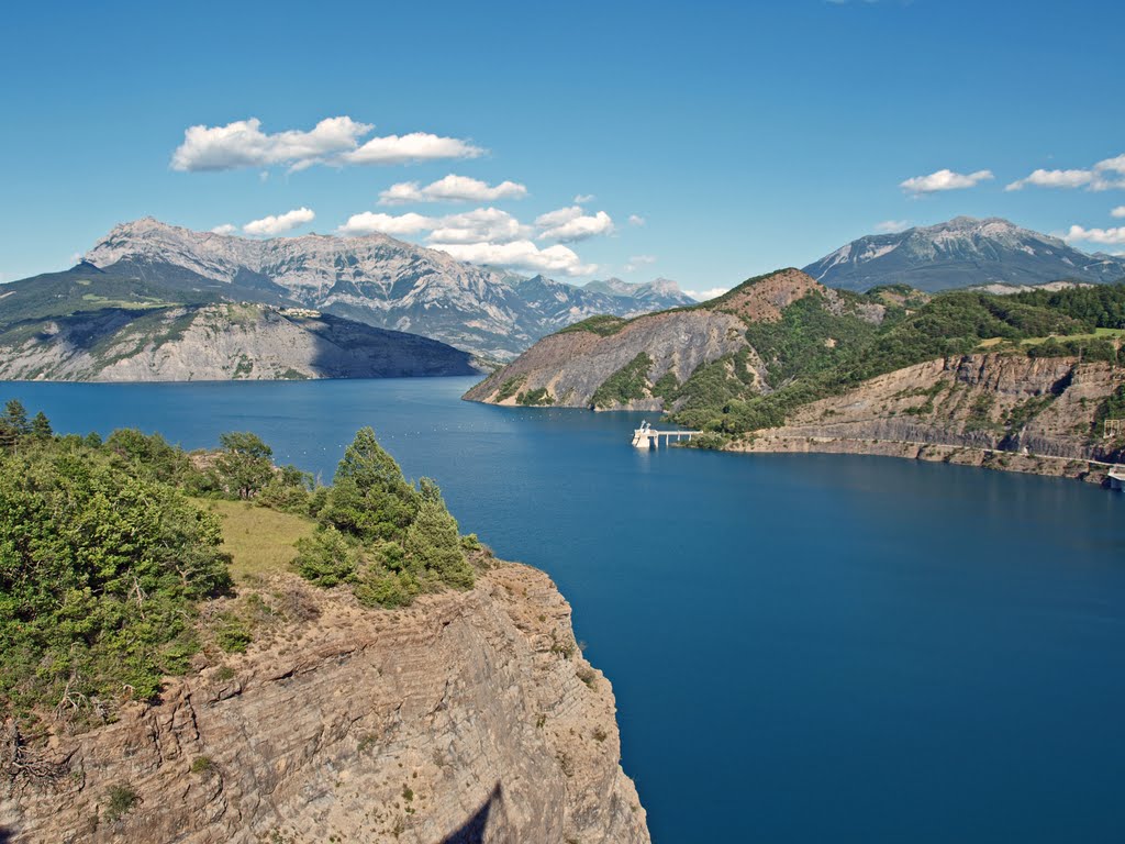 Lac de Serre-Ponçon by Wim Constant