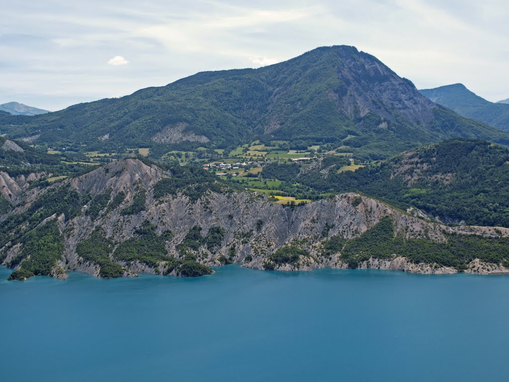 Lac de Serre-Ponçon by Wim Constant