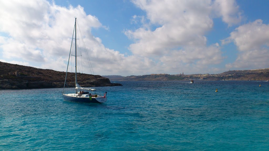 Unnamed Road, Ghajnsielem, Malta by Philip Vesterdal