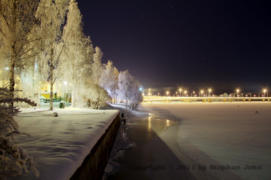 Umeälv in a cold winter night by Stephan John